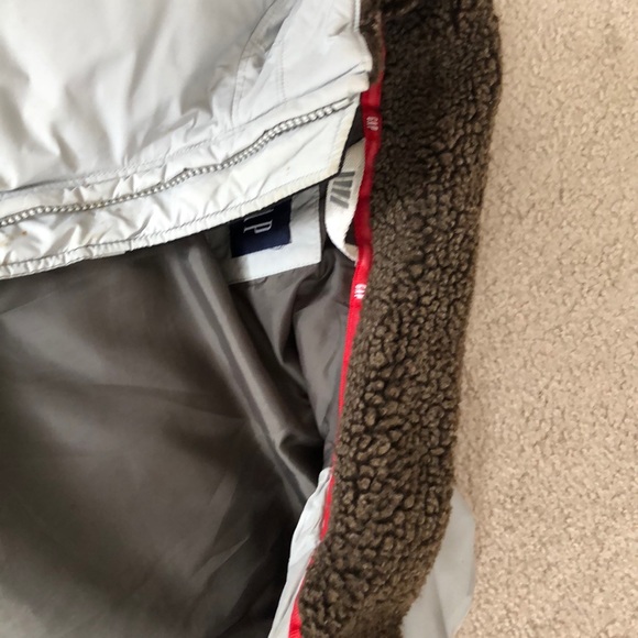 Gently used men’s gap puffer vest. - Picture 3 of 3